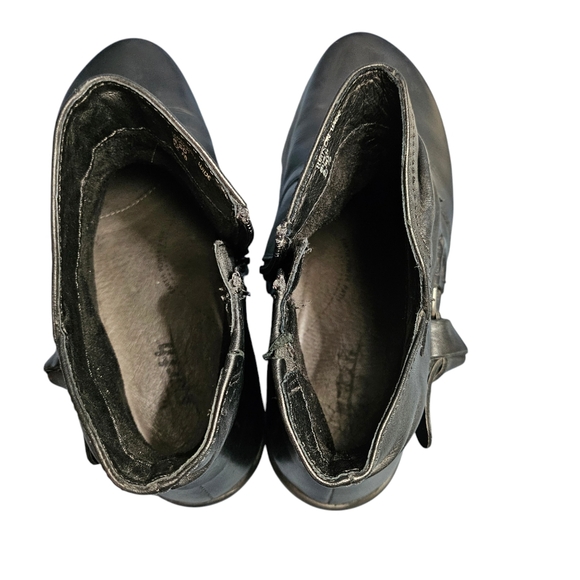 Earth 'Watson' Black Booties - Picture 7 of 9